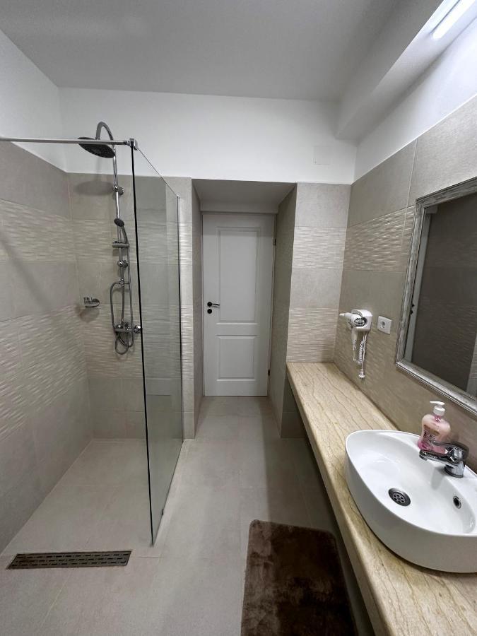Albergue Romula Imperial Caracal Exterior foto